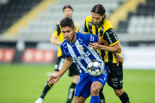 IFK Göteborgs Hosam Aiesh och Häckens Leonard Zuta