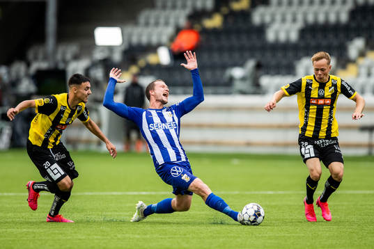 Häckens Ali Youssef och Adam Andersson mot IFK Göteborgs