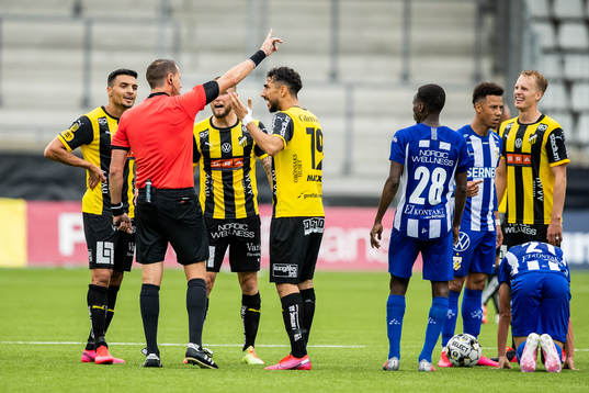 Häckens Alexander Faltsetas visas ut av Domare Andreas