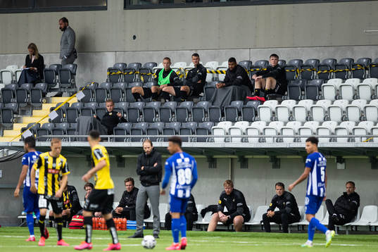 Häckens avbytare på läktaren