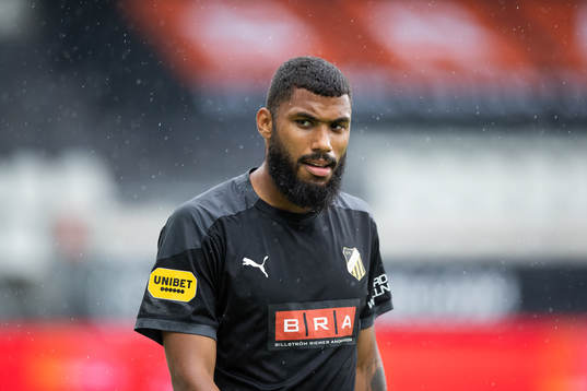 Häckens målvakt Jonathan Ursin Rasheed på uppvärmningen