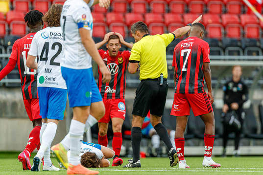 Helsingborgs Brandur Hendriksson har ont