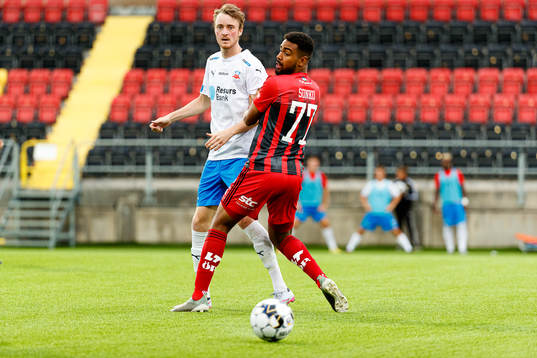 Helsingborgs Rasmus Jönsson och Östersunds Noah Sonko