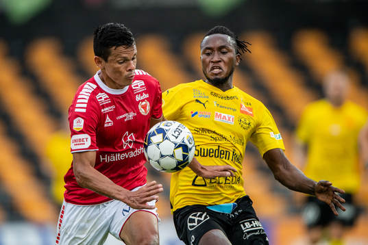Kalmars Romario Pereira Sipiao och Mjällbys Mamudu Moro