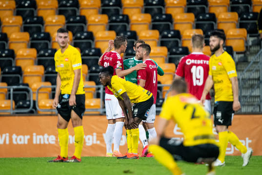 Kalmars spelare jublar