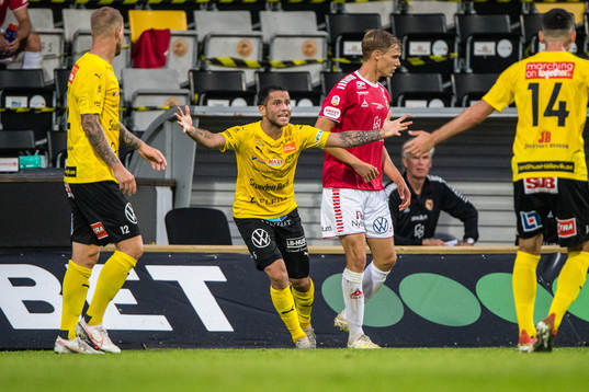 Mjällbys Mohanad Jeahze  reagerar
