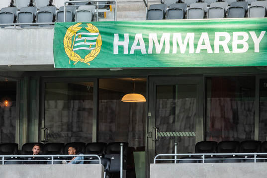 Hammarbys Muamer Tankovic på läktaren