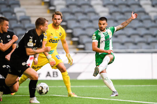 Örebros målvakt Oscar Jansson och Hammarbys Vladimir Rodic