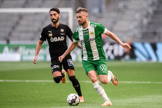 Örebros Nahir Besara och Hammarbys Mads Fenger Nielsen
