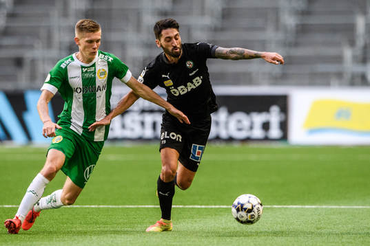 Hammarbys Aron Johansson och Örebros Nahir Besara