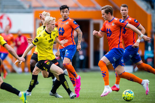 Vegard Amundsen Bergan of Start and Niklas Fernando Nygaard