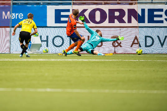 Mathias Idsøe Bringaker of Start scores the 0-1 goal