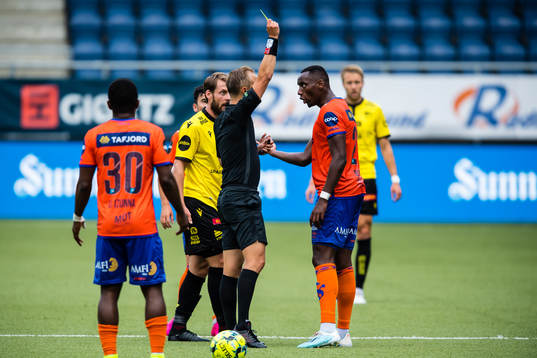 Parfait Bizoza of Aalesund rteacts