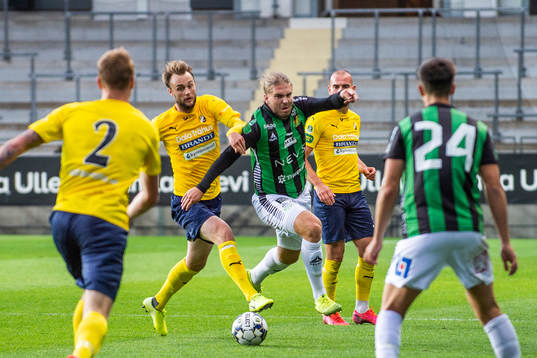 GAIS Charlie Weberg och Ljungskiles Niklas Olsson
