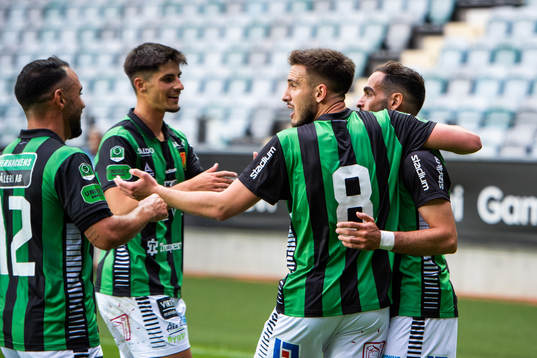 GAIS Haris Cirak och Mervan Celik jublar
