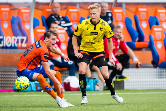 Isak Dybvik Määttä of Aalesund and Eirik Wilberg Schulze
