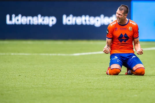 Bläddra bland fler bilder av Football, Eliteserien, Aalesund - Start
