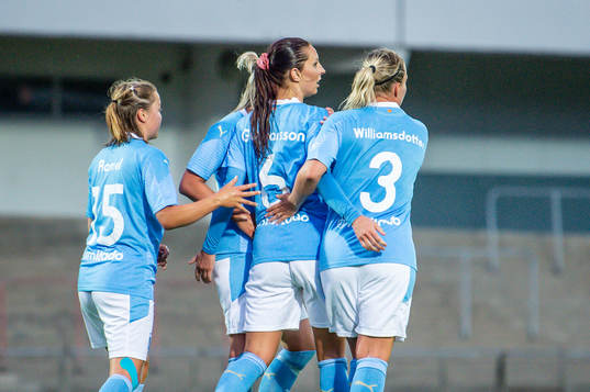 Malmö FFs Malin Gunnarsson jublar med lagkamraterna