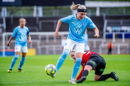 Malmö FFs Rebecka Holm mot Trelleborgs Elina Lenir