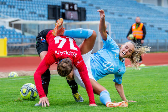 Trelleborgs Sandra Nilsson mot Malmö FFs Elin Björklund
