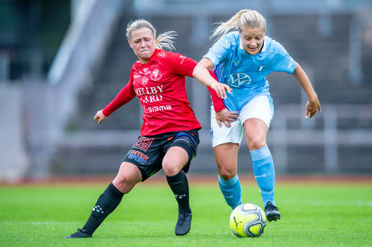 Trelleborgs Elina Lenir mot Malmö FFs Annelie Nilsson