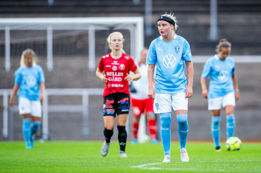 Malmö FFs Rebecka Holm  deppar med lagkamraterna