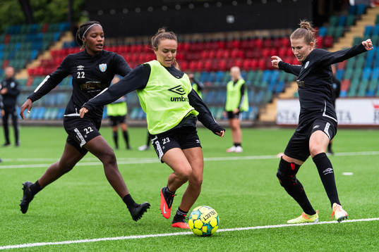 Evelyn Ijeh, Brianne Folds och Emma Berglund