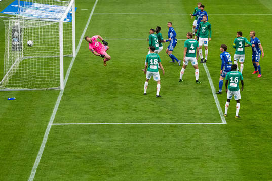 Jönköpings målvakt Frank Pettersson släpper in 2-2