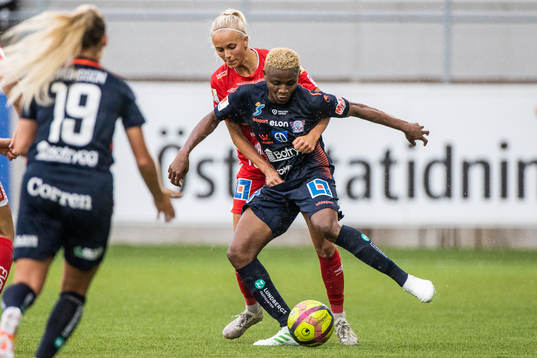 Linköpings Uchenna Grace Kanu och Örebros Sara