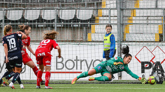 Mål 1-0 av Linköpings Ronja Artonsson förbi Örebros