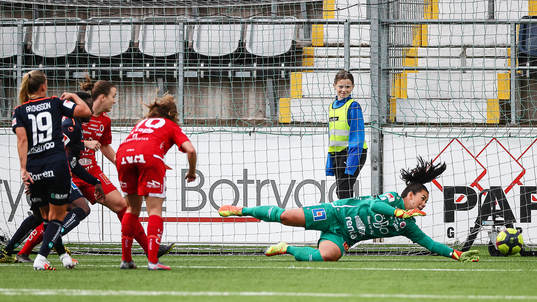 Mål 1-0 av Linköpings Ronja Artonsson förbi Örebros
