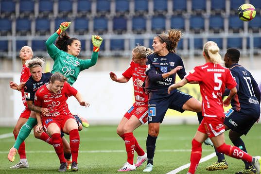 Linköpings Lina Hurtig, Örebros Elli Pikkujämsä,