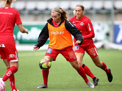 Örebros Heidi Kollanen före fotbollsmatchen i