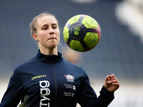 Linköpings Johanna Alm före fotbollsmatchen i