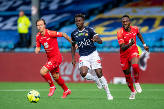 Fredrik Haugen and Daouda Bamba of Brann against Jack
