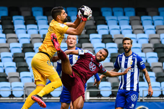 Malmö FFs Isaac Kiese Thelin och IFK Göteborgs målvakt