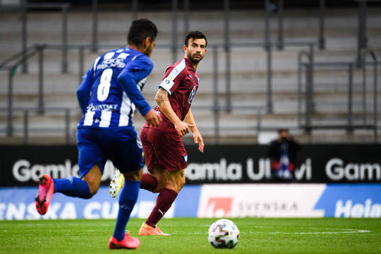 IFK Göteborgs Hosam Aiesh och Malmö FFs Behrang Safari