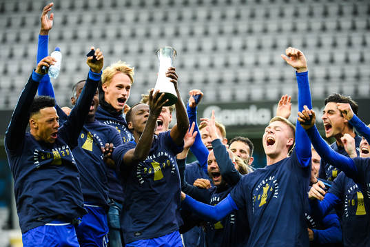 IFK Göteborgs Alhassan Yusuf Abdullahi jubla med pokalen