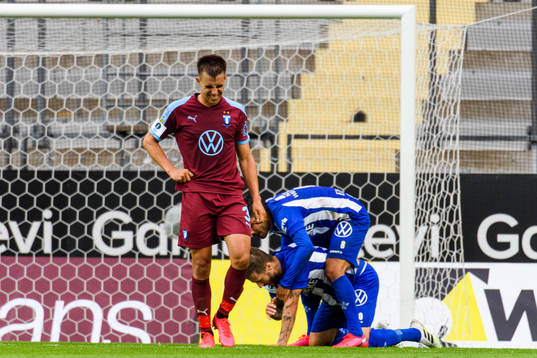 Malmö FFs Jonas Knudsen deppar samtidigt som IFK