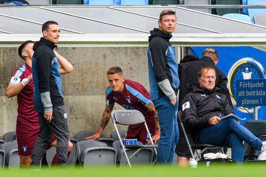Malmö FFs Sören Rieks sätter sig på avbytarbänken