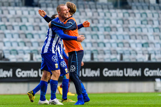 IFK Göteborgs Jakob Johansson jublar med August Erlingmark