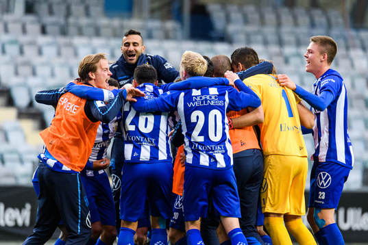 IFK Göteborgs spelare jublar