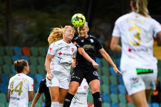 Rosengårds Glodis Perla Viggosdottir och Göteborgs Stina