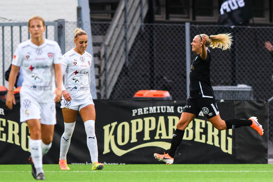 Göteborgs Emma Koivisto jublar samtidigt som Rosengårds