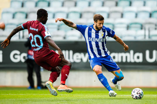 Malmö FFs Bonke Innocent och IFK Göteborgs Mattias