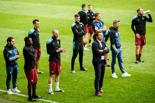 Malmö FFs spelare deppar med sportchef Daniel Andersson