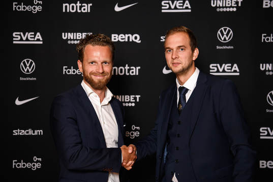 s sportchef Henrik Jurelius med Bartosz Grzelak som