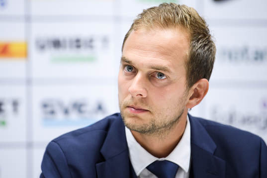 s sportchef Henrik Jurelius när Bartosz Grzelak som