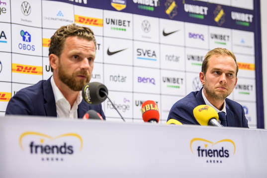 s huvudtränare Bartosz Grzelak och sportchef Henrik