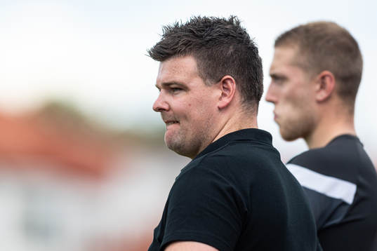 Klippans tränare Emil Bengtsson och assisterande tränare